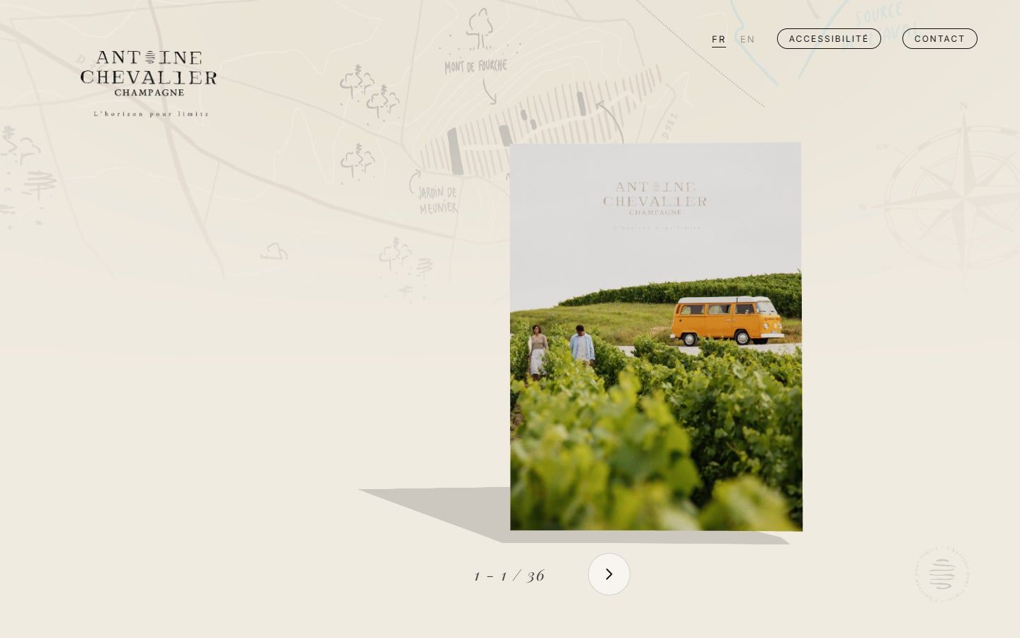 La couverture de la brochure, posée en 3D sur la carte du domaine