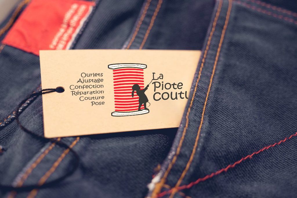 L’étiquette de La Piote Couture accrochée à un jean